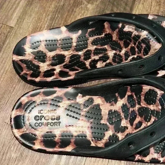 Crocs Classic Animal Remix Fit Flop Sandals Black Leopard Unisex Adult W9/M7 EUC - Picture 3 of 5